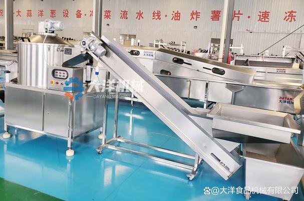一台萝卜削皮机能抵十几人操作 食品加工厂都在用
